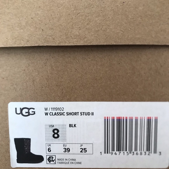 UGG CLASSIC SHORT STUD II Boots Size 8,10 - Picture 12 of 12